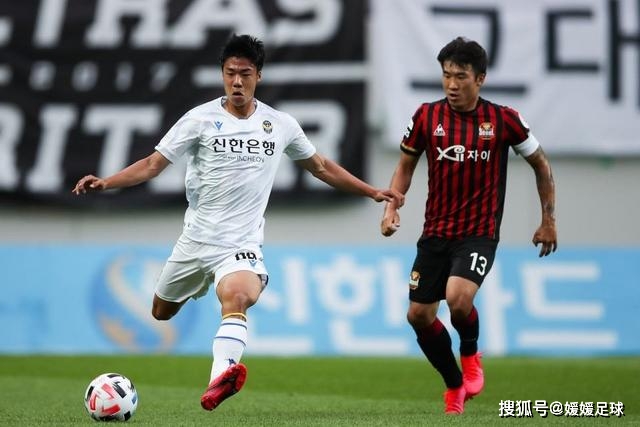 东京站郑钦文全场轰16记Ace 2-0肯宁夺赛季第3冠