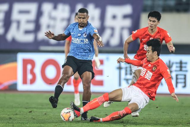 灰熊5连胜送鹈鹕7连败 杨21+11老鹰双杀骑士